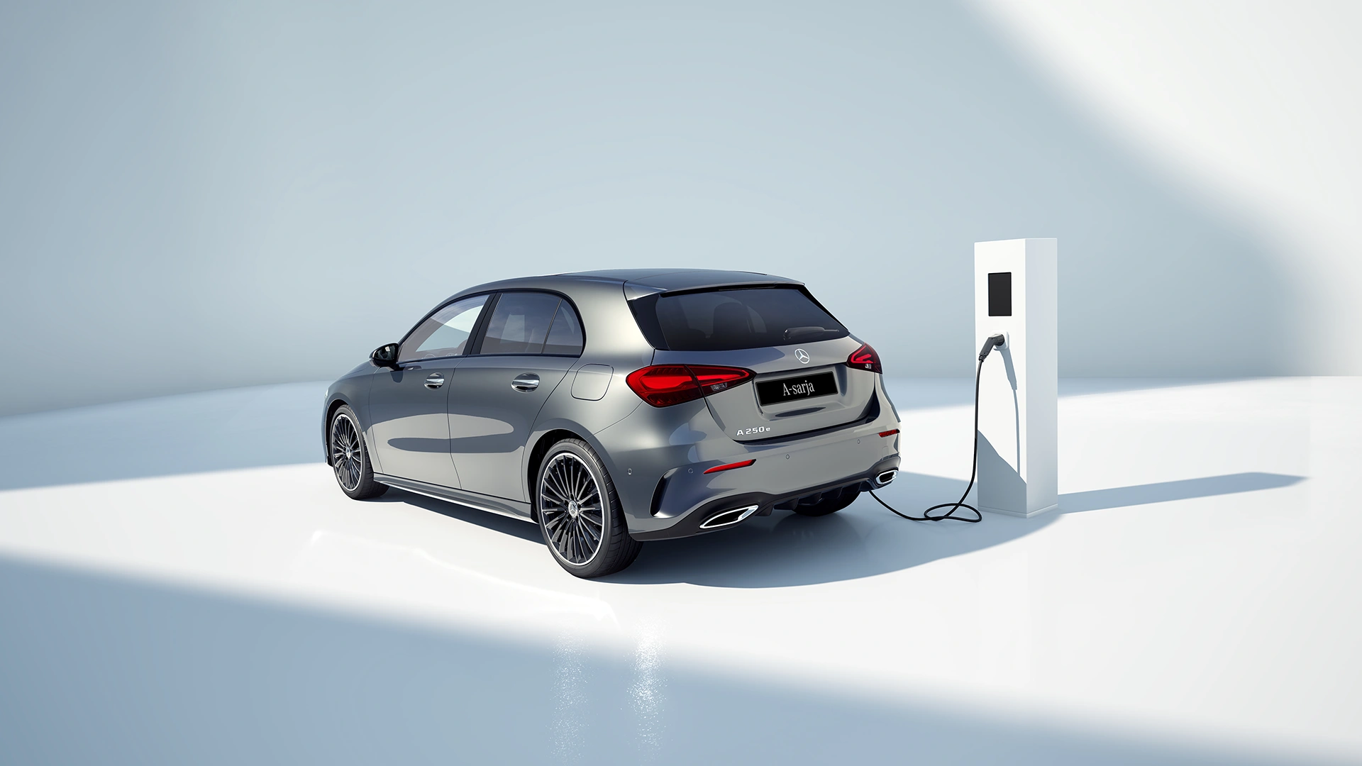 A-klassi luukpära laadija jures