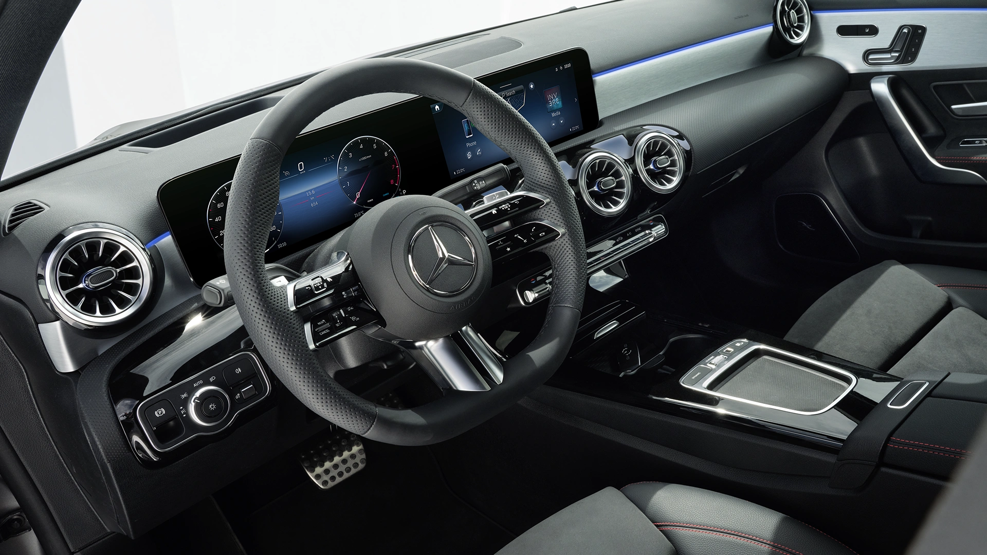 Mercedes-Benz A-klassi sedaan ja luukpära mudelid kohe saadaval