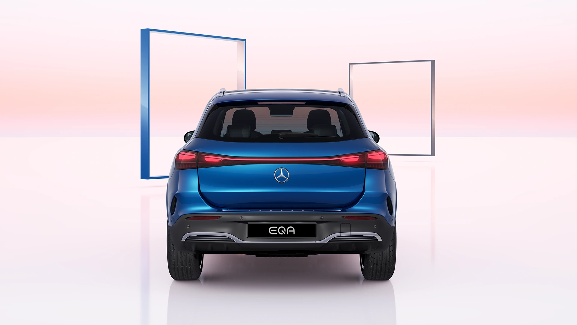 Mercedes-Benz EQA täiselektriine linnamaastur tagavaates