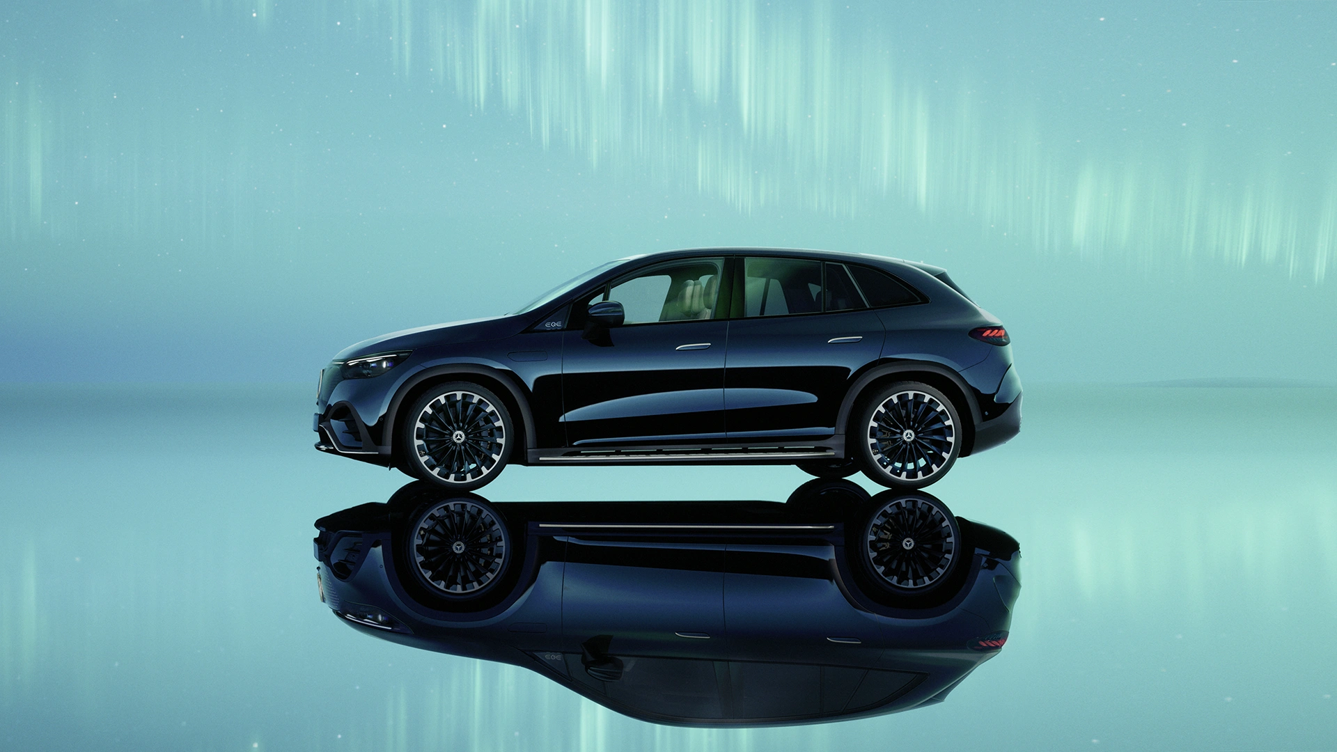 Mercedes-Benz EQE SUV must mudel külgvaatest