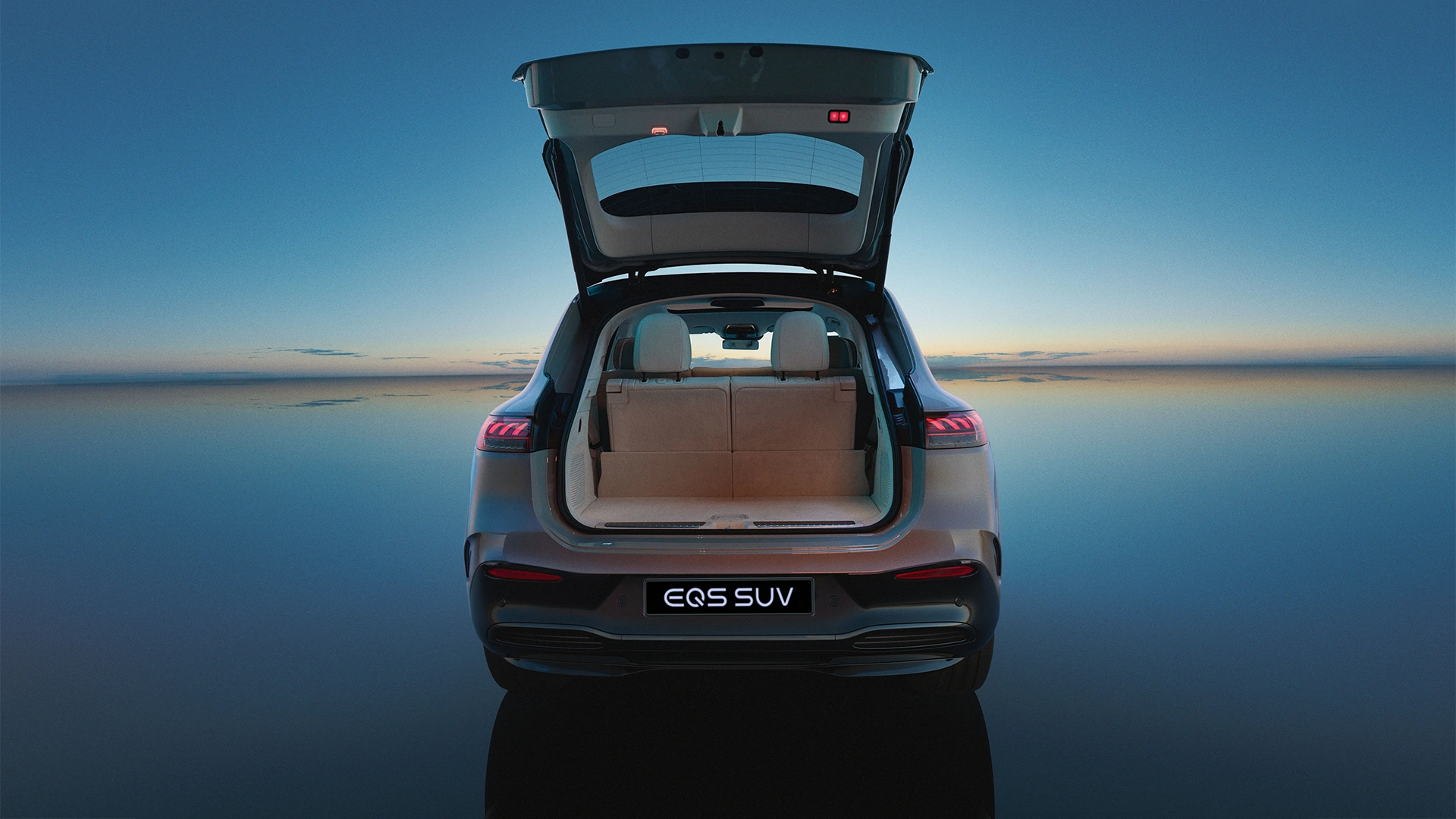 Mercedes_Benz EQS SUV tagantvaade luuk lahti