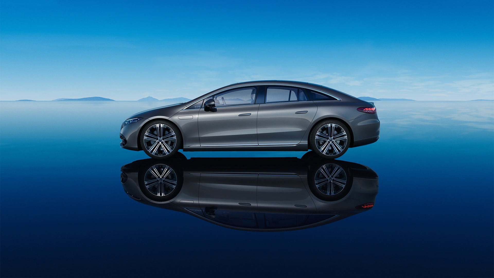 Mercedes_Benz EQS sedaan külgvaates