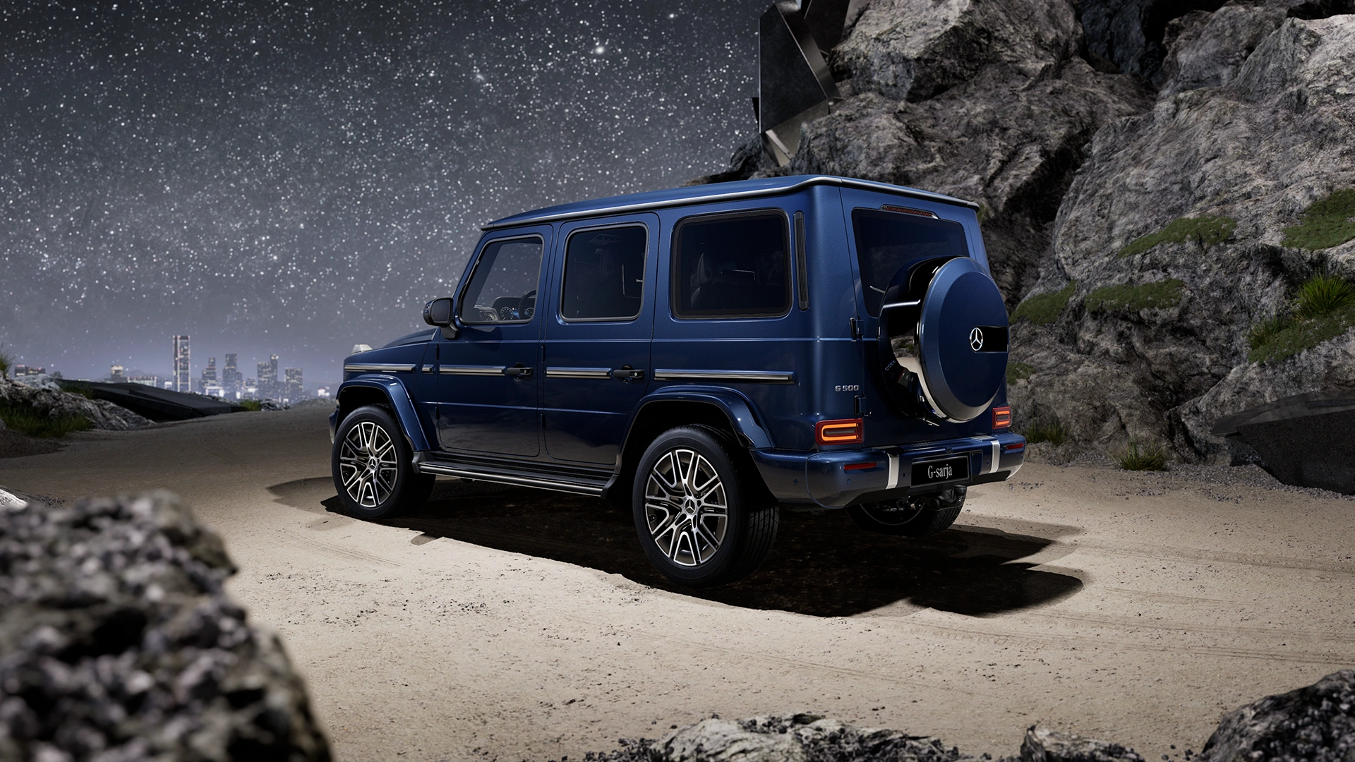 Mercedes-Benz G-klass tagantvaates maastikul