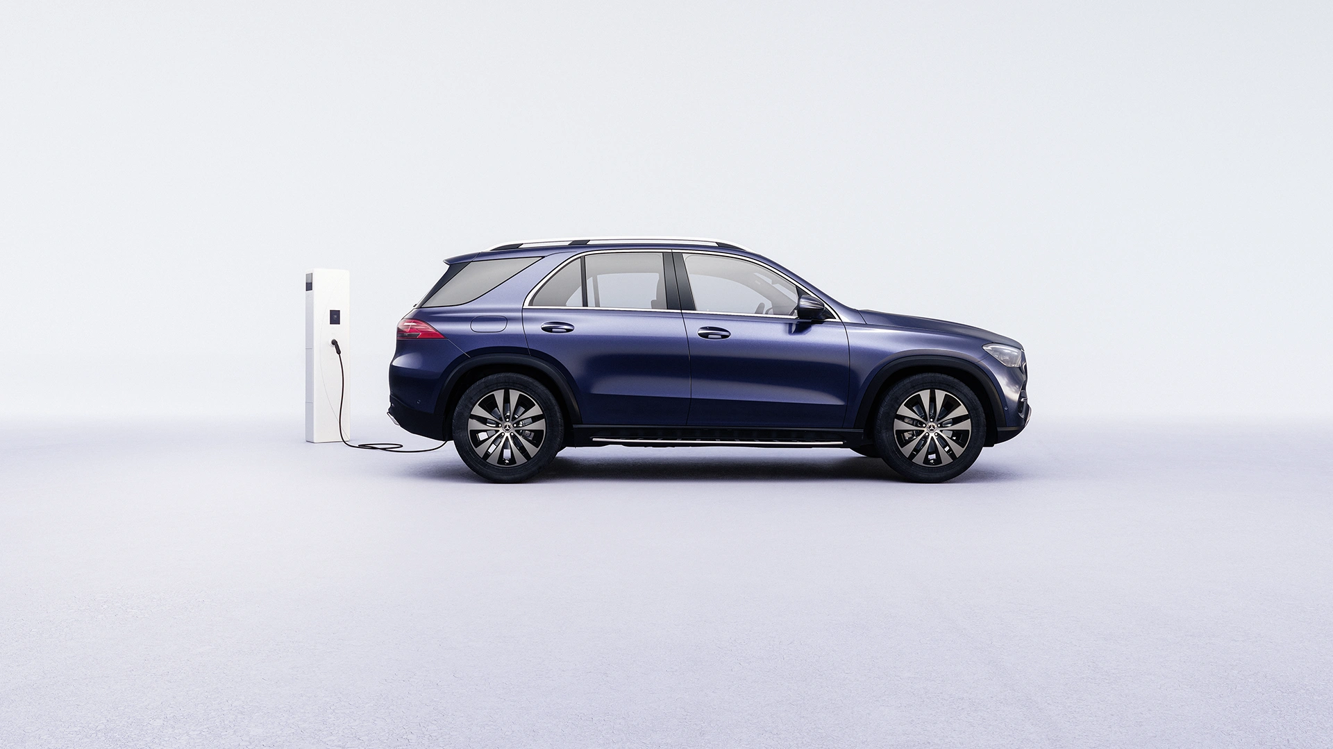 Mercedes-Benz GLE linnamaastur külgvaates