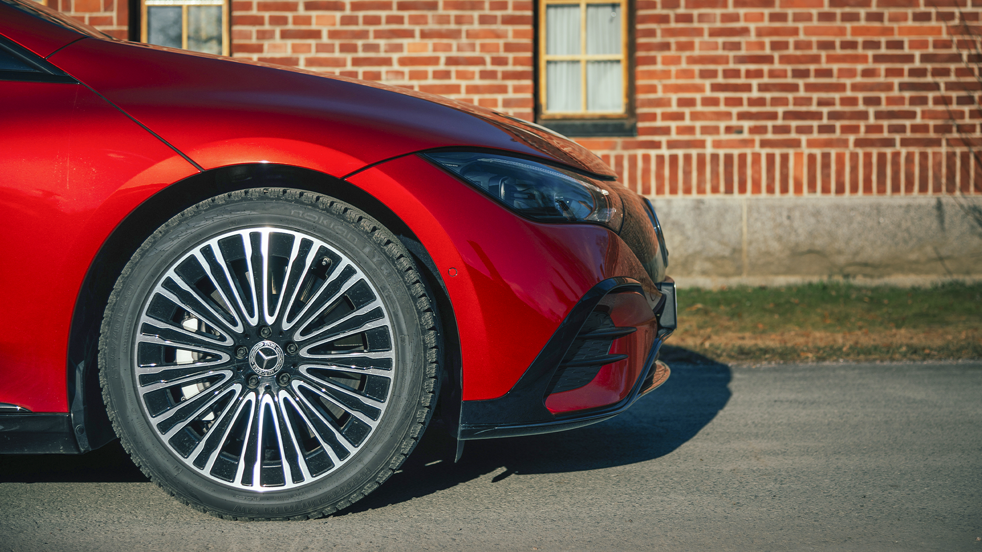 EQE elektriauto esikülje profiil