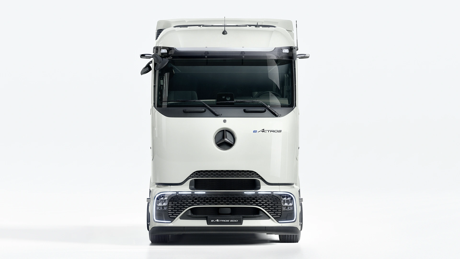 eActros 600 eestvaatesvvalgel taustal