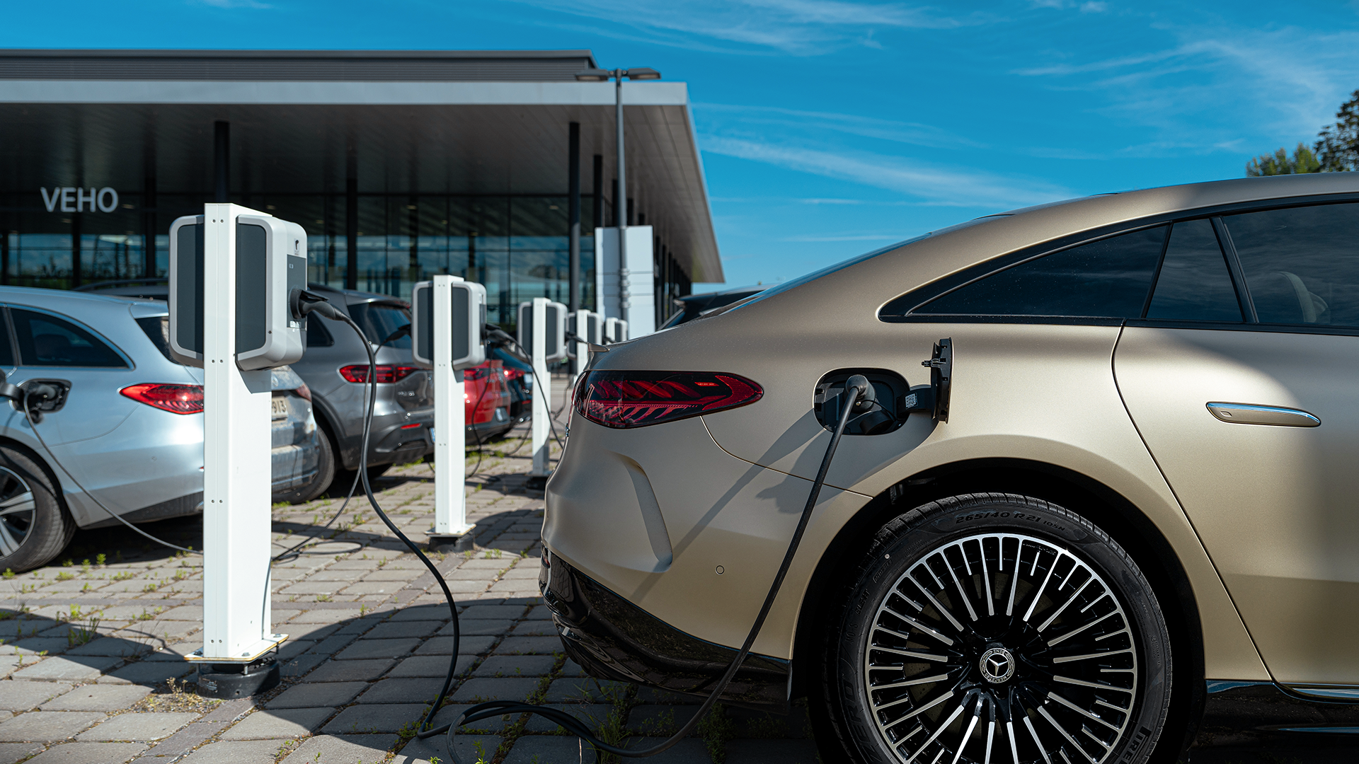 EQS laadimine esinduse ees