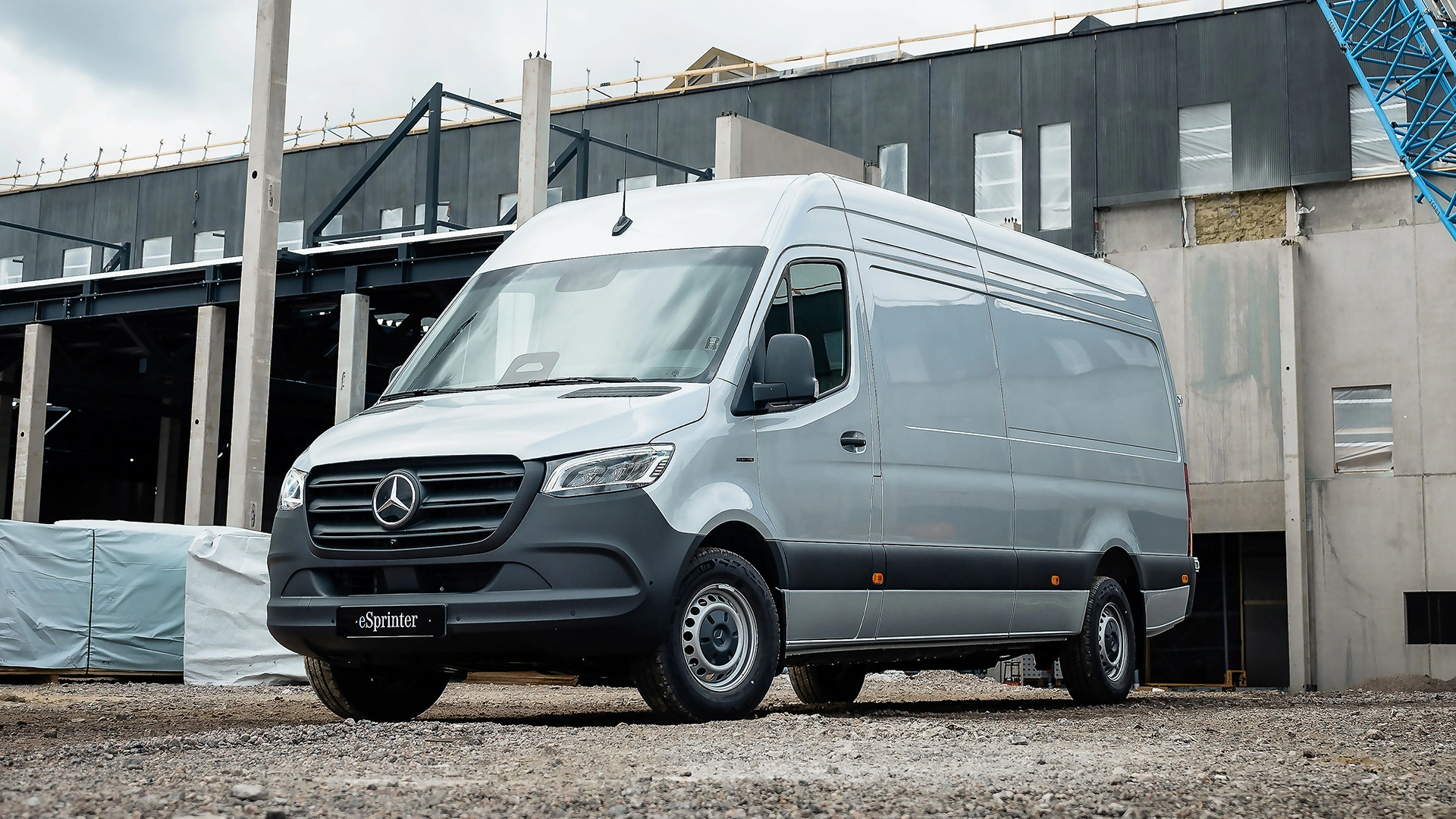 Täiselektriline Mercedes-Benz eSprinter külgvaates