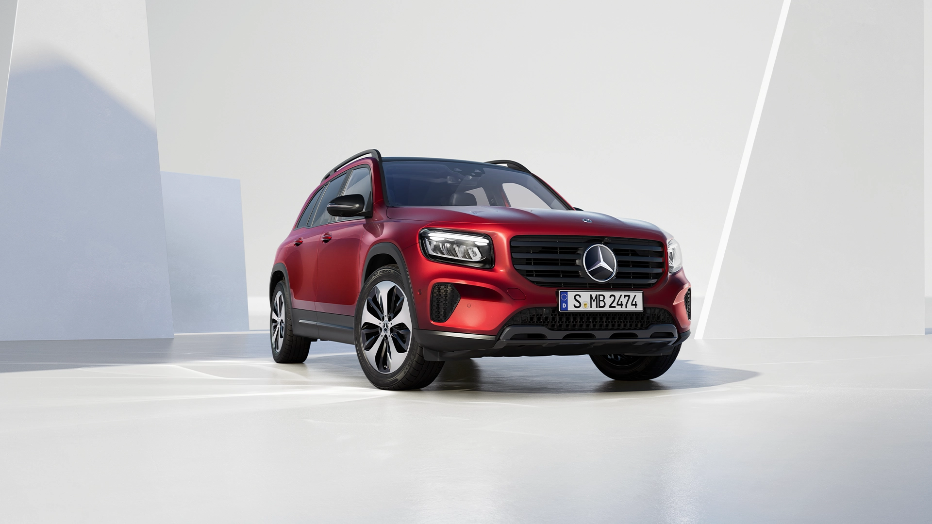 Punane Mercedes-Benz GLB eestvaates