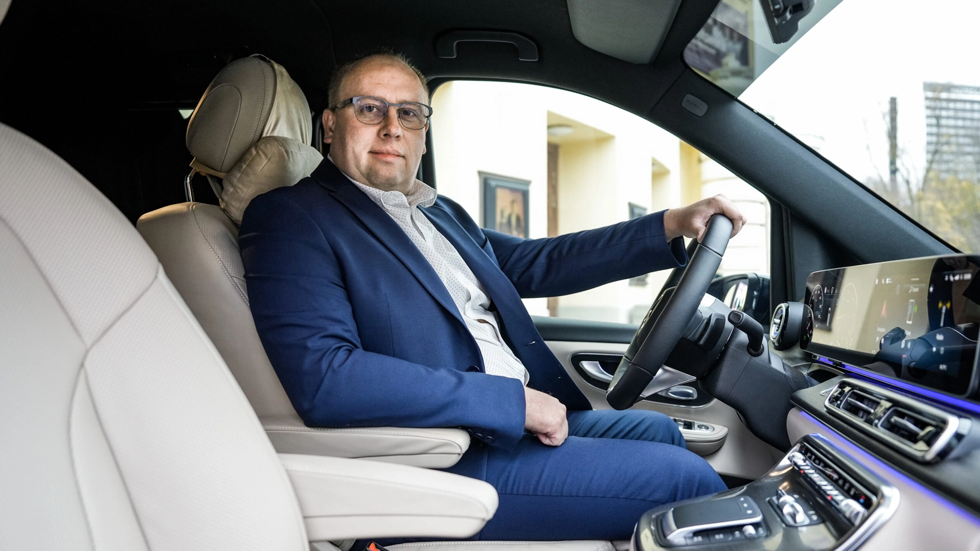 Malbe naeratusega Eesti Kontserdi haldusjuhi Arno Jevgrafov on raudse närviga mees