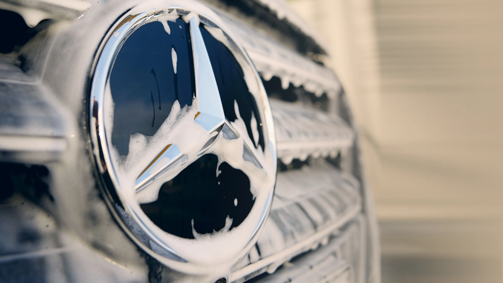 Mercedes-Benz pesulas