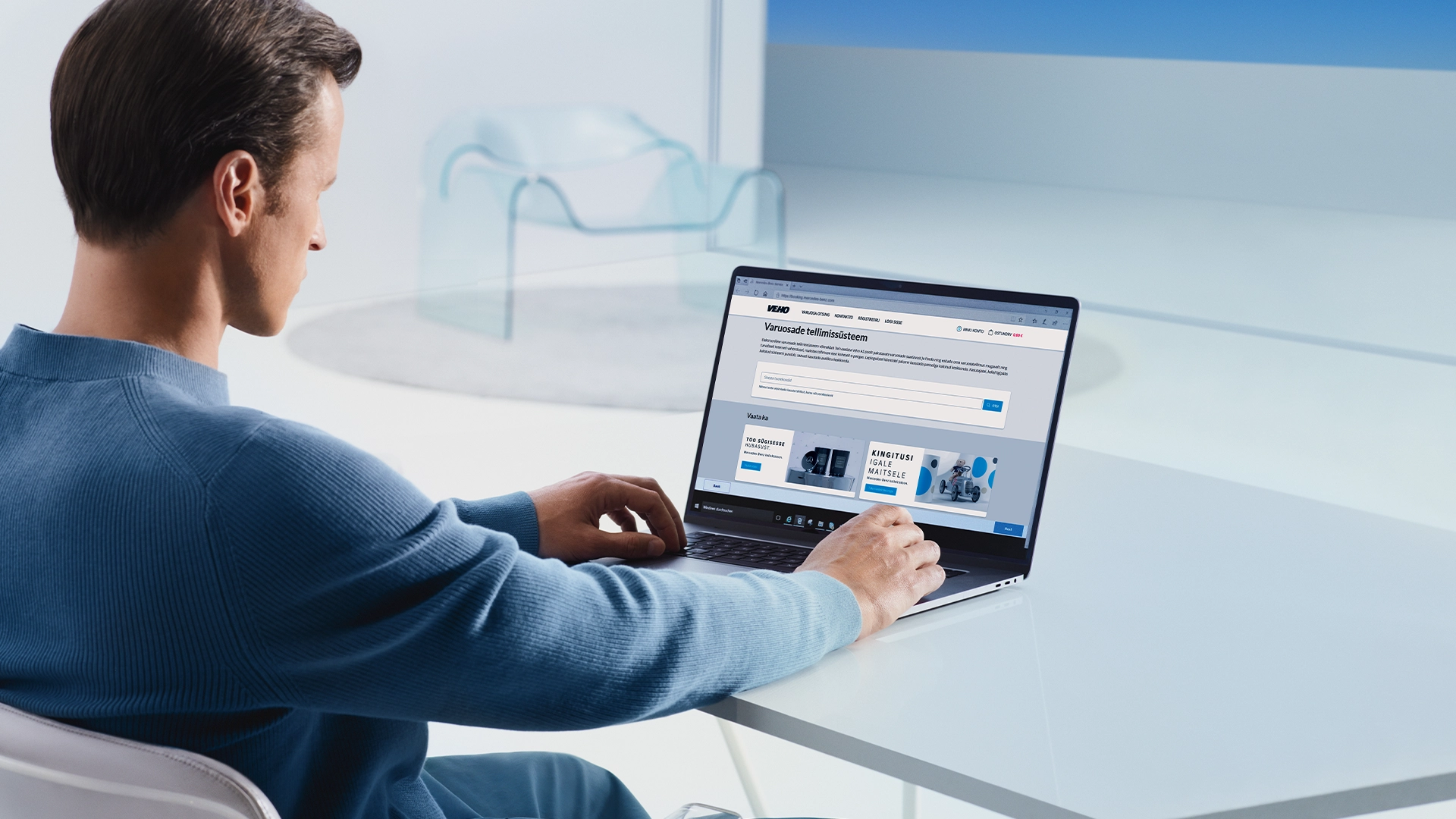 Veho töötaja arvuti taga