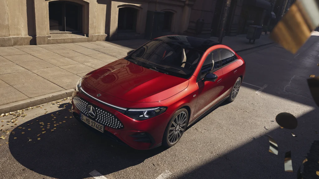 Punane Mercedes-Benz CLA pealtvaates