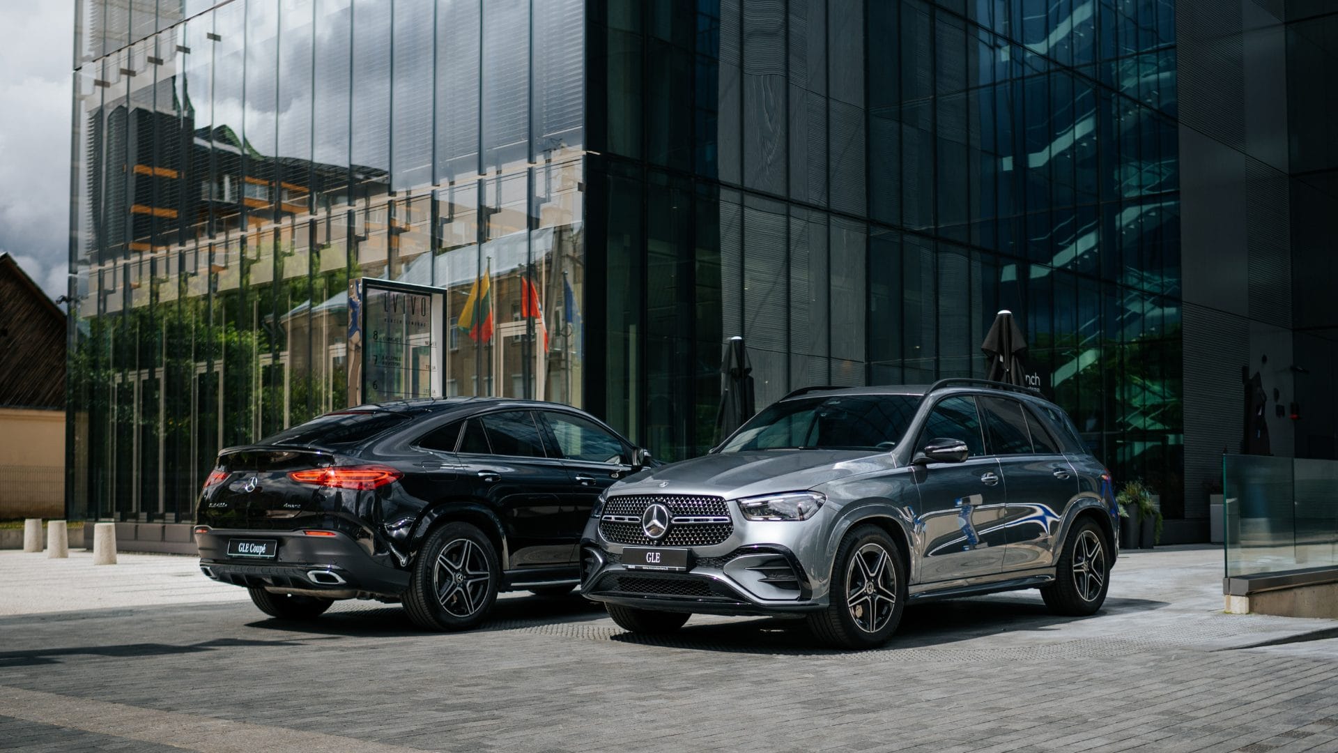 Mercedes-Benz GLE SUV ja GLE Coupé kõrvuti parkimas