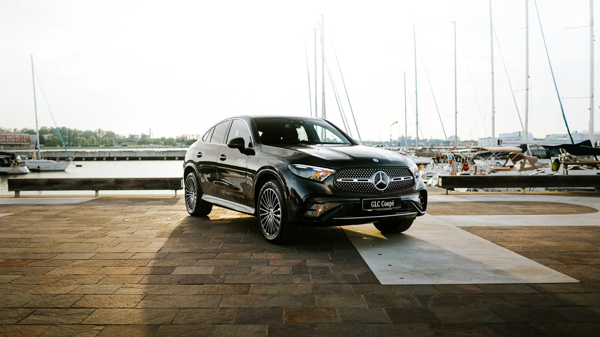 Mercedes-Benz CLG Coupé eestvaates parkimas