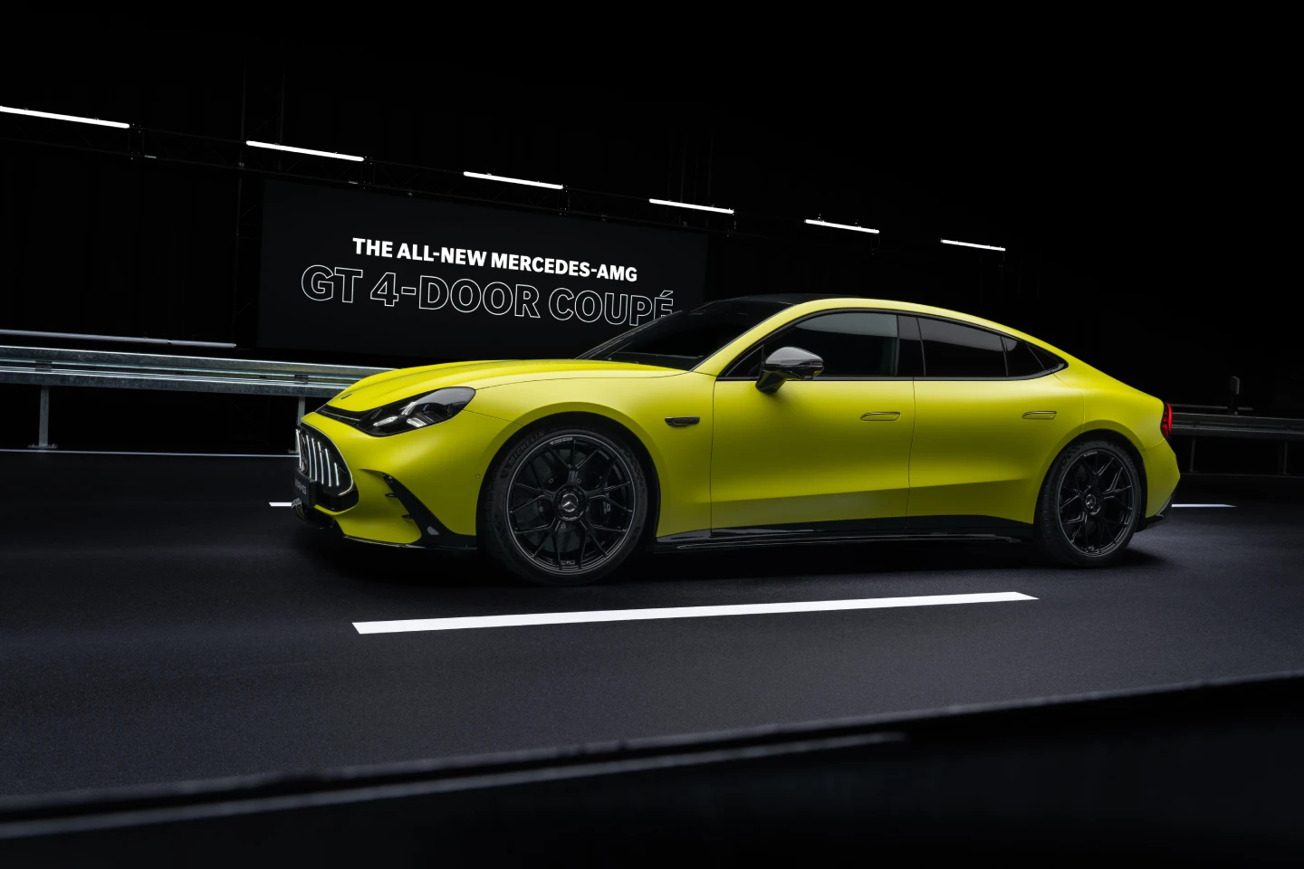 Uus täiselektriline Mercedes-AMG GT 4-Door Coupé külgvaates