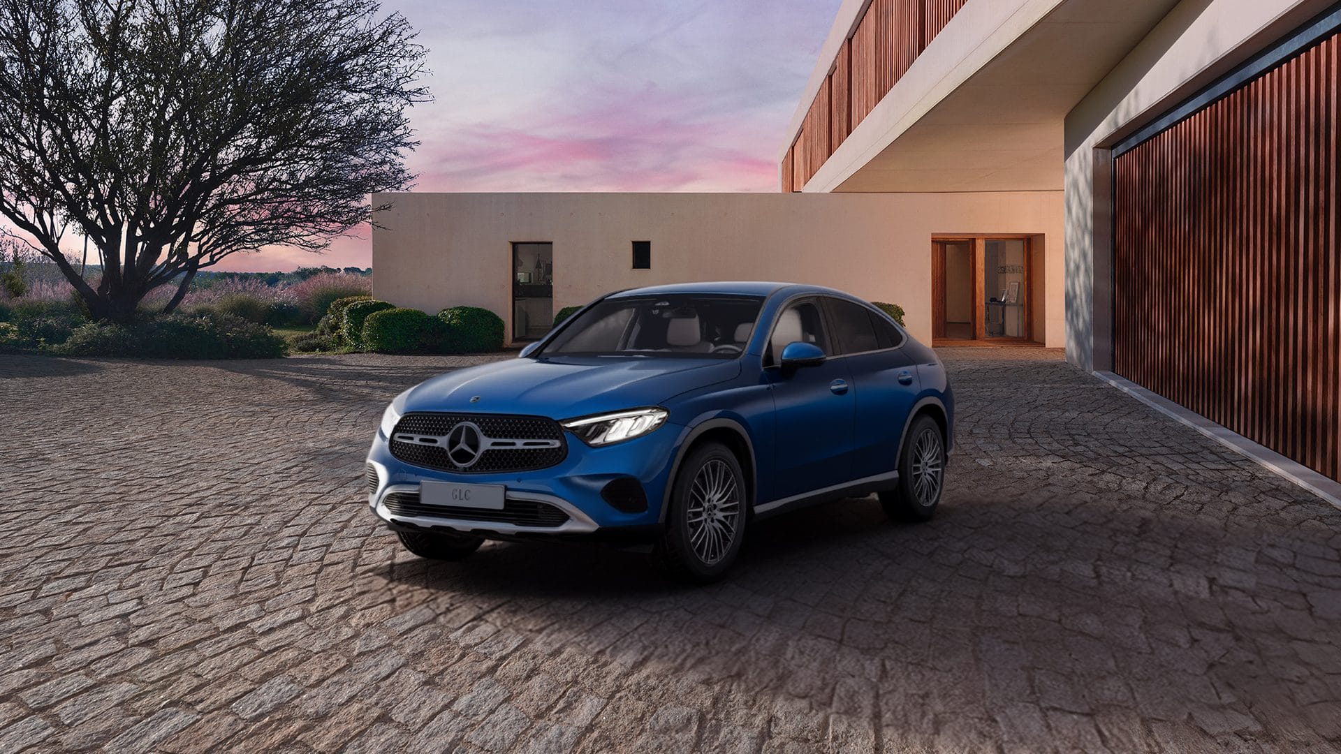 GLC Coupé, sinine, vaade eest-küljelt